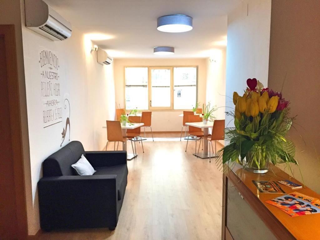 Guest House Barcelona Bruc Bagian luar foto